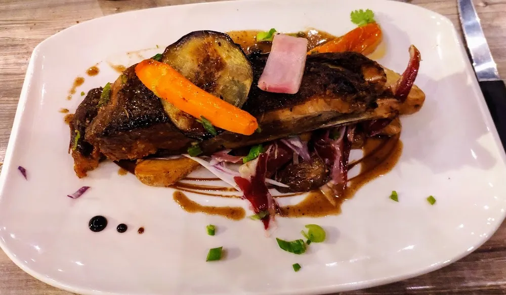 Coustellou de Cochon Tirabuxio Confit À l'Ail Et Au Romarin PD T Fondantes Et Copeaux de Jabugo